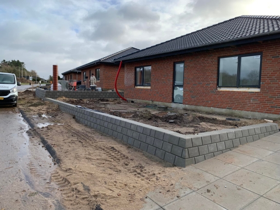 opbygning af ny støttemur