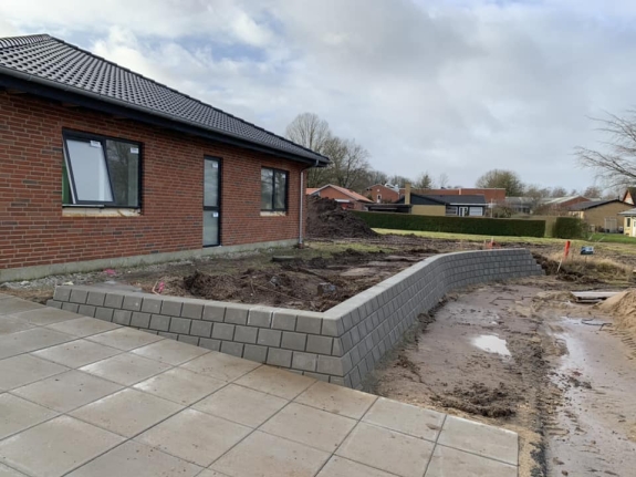 Opbygning af støttemur i Viborg