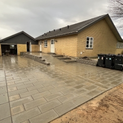 støttemur ved indgang