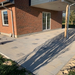 Ny terrasse med altan