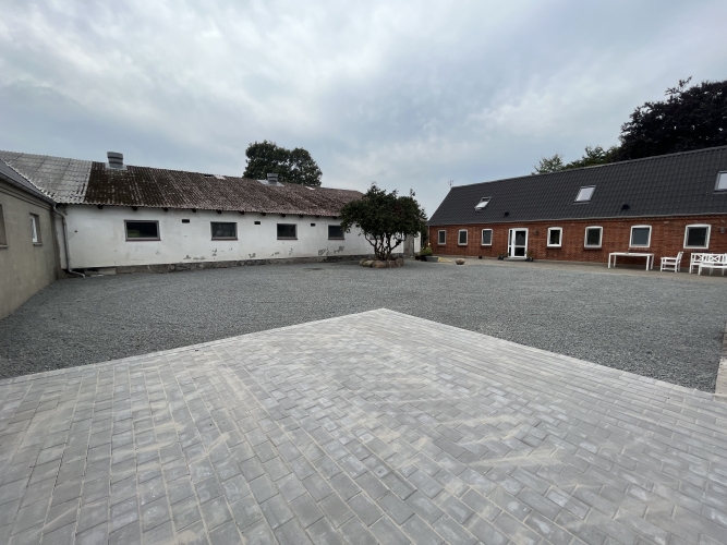 belægning ved gård