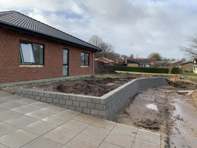 Opbygning af støttemur i Viborg