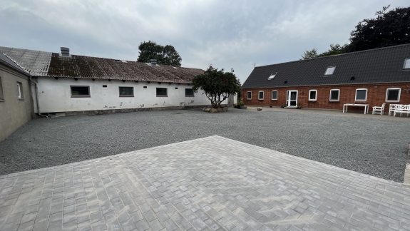 belægning ved gård